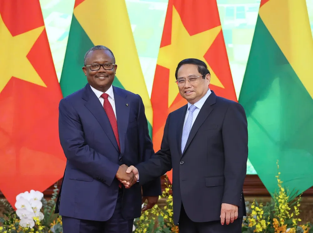 Thủ tướng Phạm Minh Chính hội kiến Tổng thống Cộng hòa Guinea-Bissau Umaro Sissoco Embaló, chiều 7-9. Ảnh VIẾT CHUNG.jpg