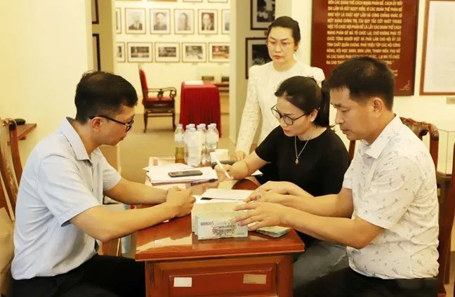 Hình ảnh tiếp nhận ủng hộ tại Cơ quan Ủy ban Trung ương MTTQ Việt Nam.jpg