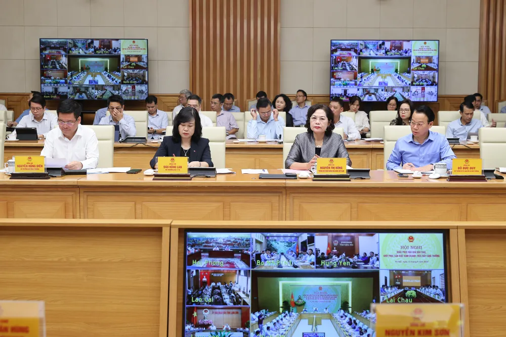 Các bộ trưởng dự phiên họp.jpg