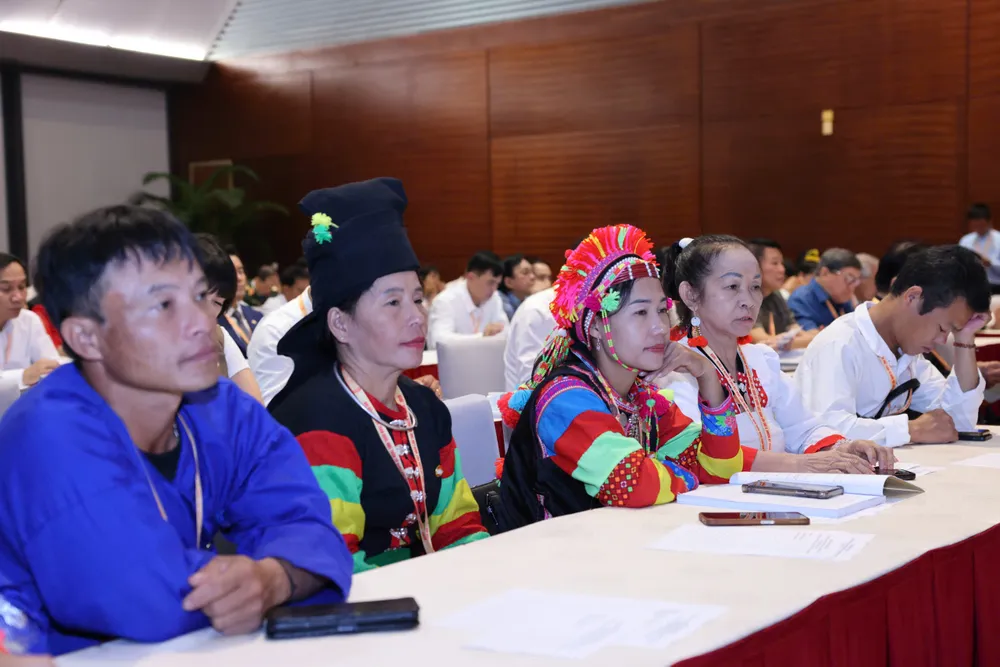 1 Các đại biểu thảo luận tại đại hội.jpg