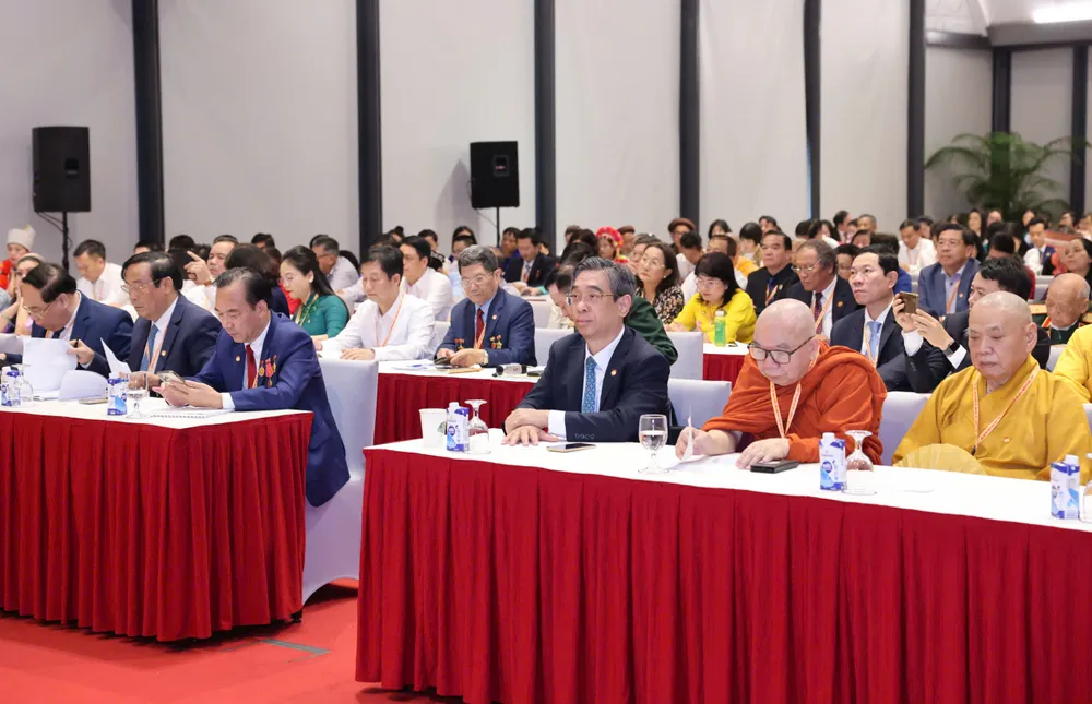 Các đại biểu thảo luận tại đại hội.jpg