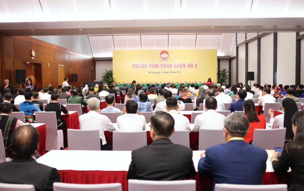 Toàn cảnh phiên thảo luận số 2 tại đại hội.jpg