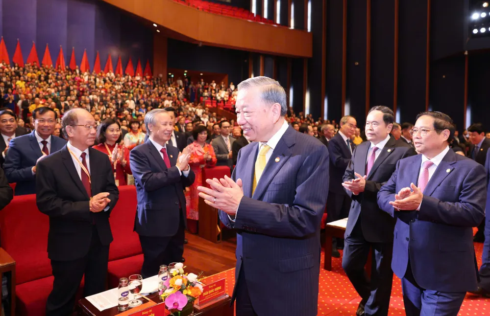 Tổng Bí thư, Chủ tịch nước Tô Lâm và các đồng chí lãnh đạo đến dự đại hội.jpg