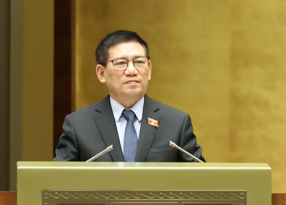 Phó Thủ tướng, Bộ trưởng Bộ Tài chính Hồ Đức Phớc trình bày Tờ trình về chủ trương đầu tư bổ sung vốn nhà nước tại Ngân hàng Thương mại cổ phần Ngoại thương Việt Nam, chiều 23-10. Ảnh QUANG PHÚC.jpg