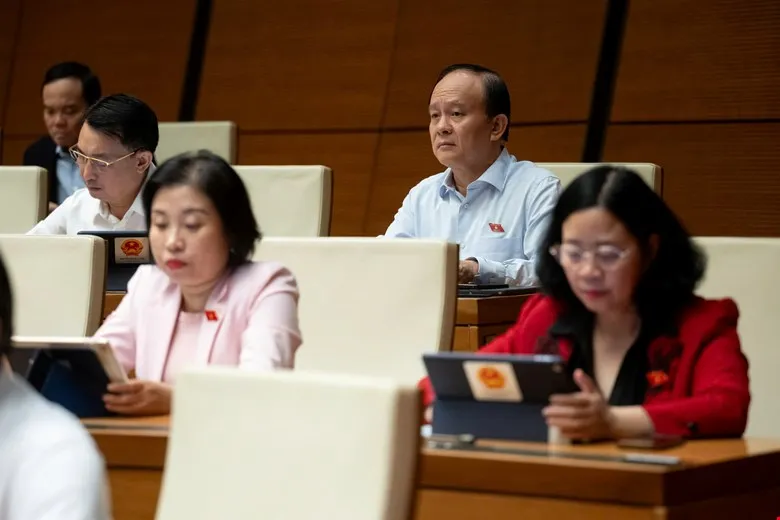 2 Đại biểu dự họp Quốc hội sáng 24-10.jpg
