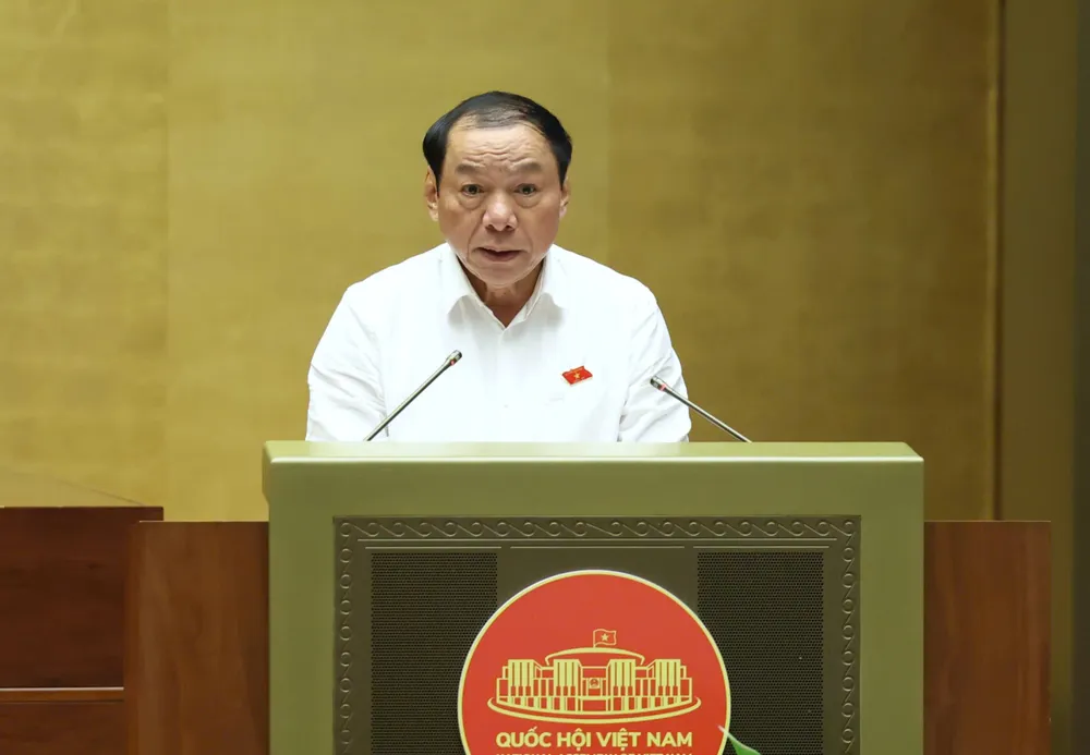 1 Bộ trưởng Bộ Văn hóa, Thể thao và Du lịch Nguyễn Văn Hùng trình bày tờ trình về chủ trương đầu tư Chương trình mục tiêu quốc gia về phát triển văn hóa giai đoạn 2025 - 2035.jpg