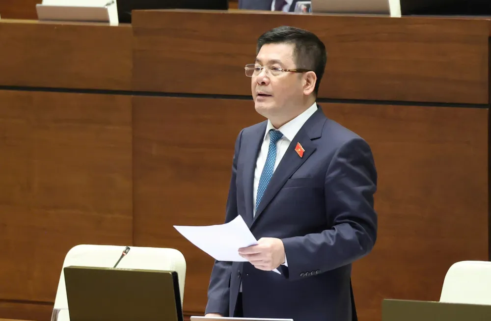 Bộ trưởng Bộ Công thương Nguyễn Hồng Diên phát biểu giải trình, làm rõ một số vấn đề đại biểu Quốc hội nêu.jpg