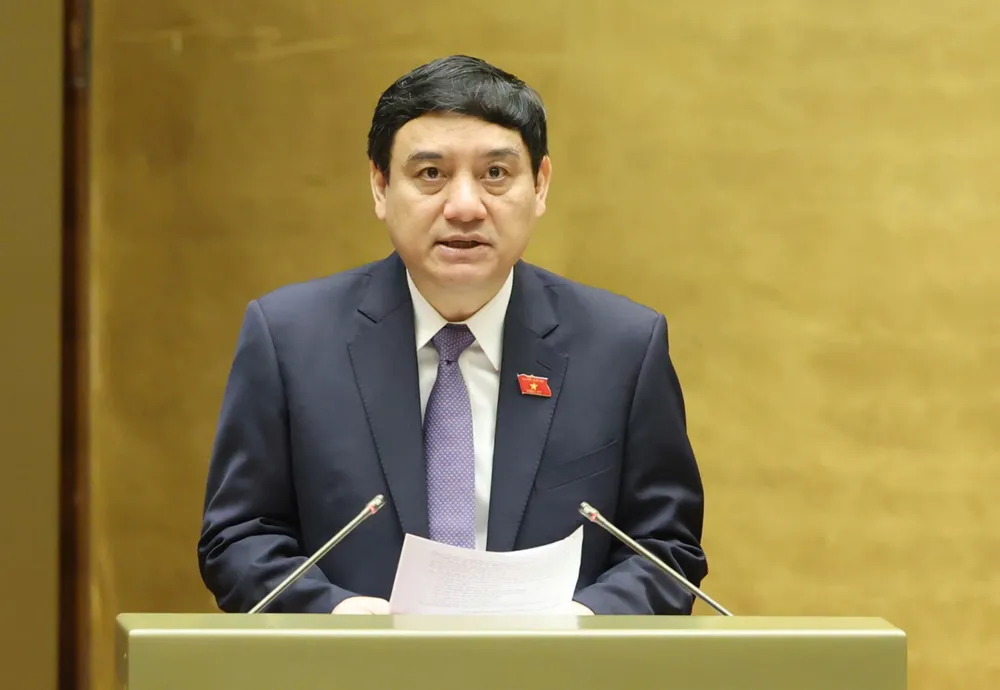 Chủ nhiệm Ủy ban Văn hóa, Giáo dục của Quốc hội Nguyễn Đắc Vinh trình bày báo cáo thẩm tra dự án Luật Nhà giáo.jpg