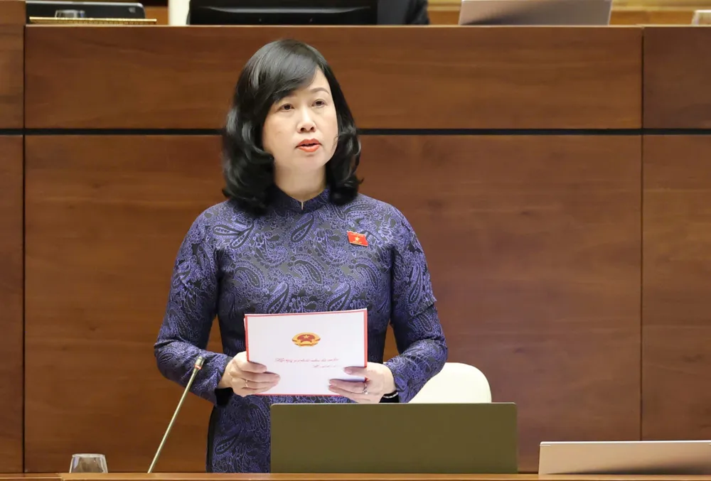 Bộ trưởng Bộ Y tế Đào Hồng Lan trả lời chất vấn.jpg