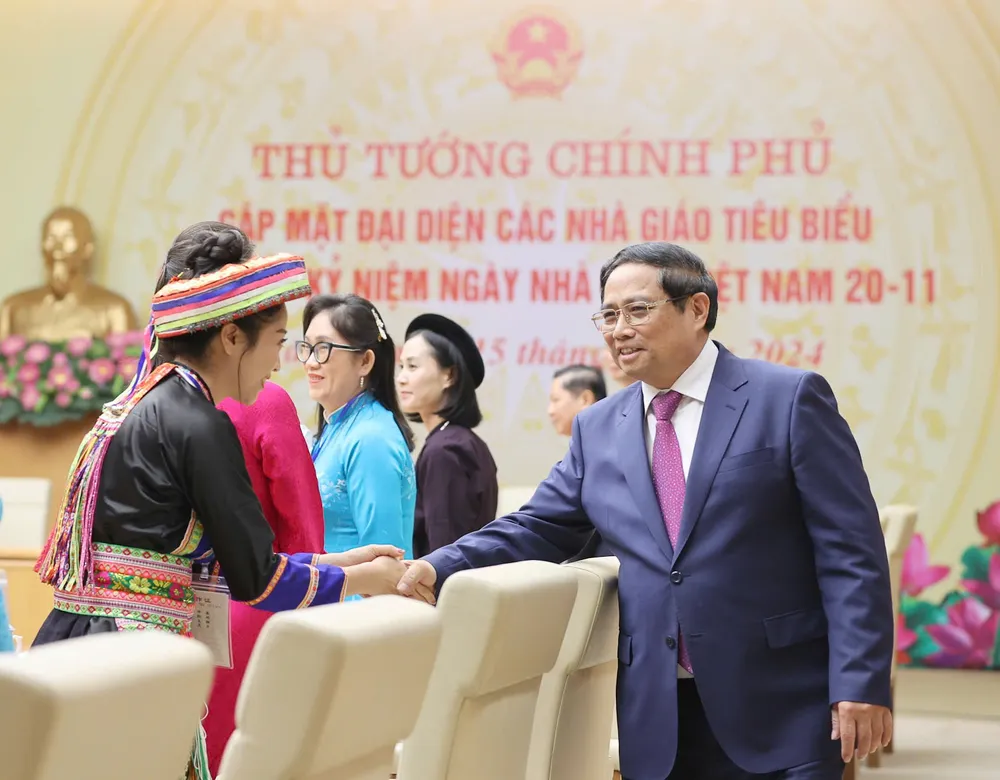 Thủ tướng Phạm Minh Chính gặp mặt đại diện các nhà giáo, cán bộ quản lý giáo dục tiêu biểu toàn quốc nhân kỷ niệm ngày Nhà giáo Việt Nam.jpg