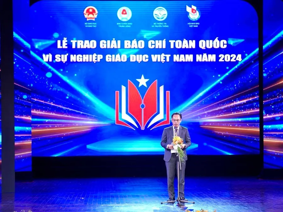 Thứ trưởng Bộ GD-ĐT Hoàng Minh Sơn.jpg
