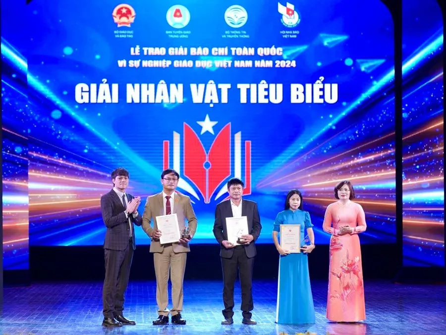 Trao giải nhân vật tiêu biểu.jpg