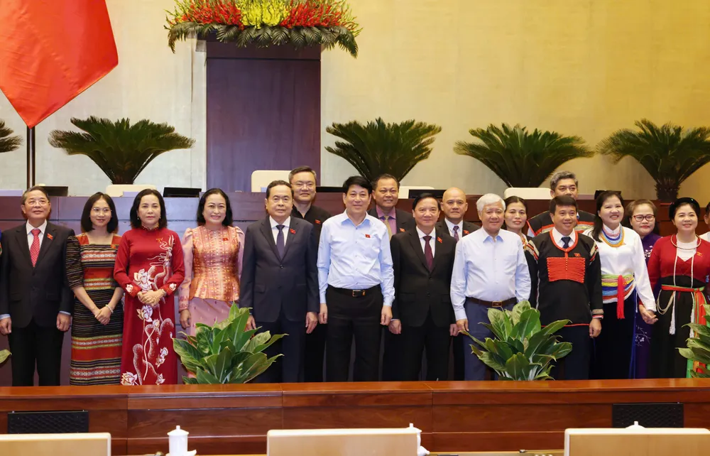 Chủ tịch nước Lương Cường và Chủ tịch Quốc hội Trần Thanh Mẫn và các đại biểu dự phiên họp Quốc hội sáng 21-11. Ảnh QUANG PHÚC.jpg