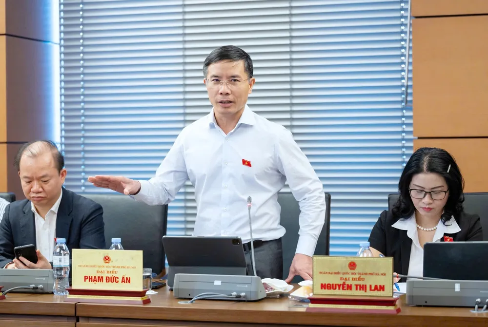 Đại biểu Phạm Đức Ấn (Hà Nội) phát biểu tại phiên thảo luận tổ.jpg