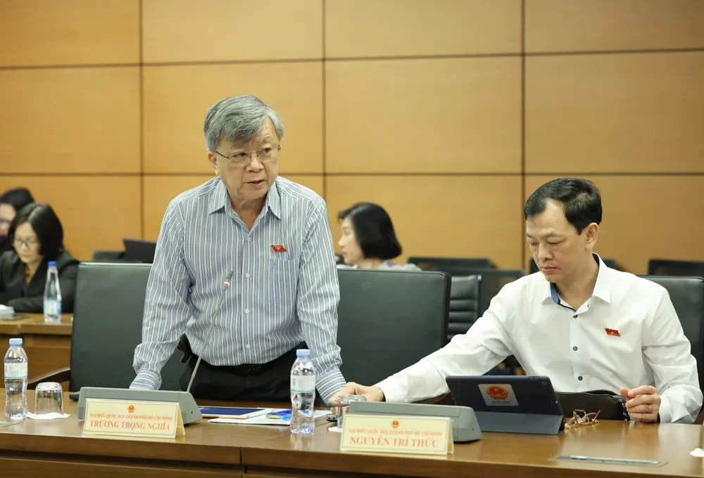 Đại biểu Trương Trọng Nghĩa (TPHCM) phát biểu tại phiên thảo luận tổ.jpg