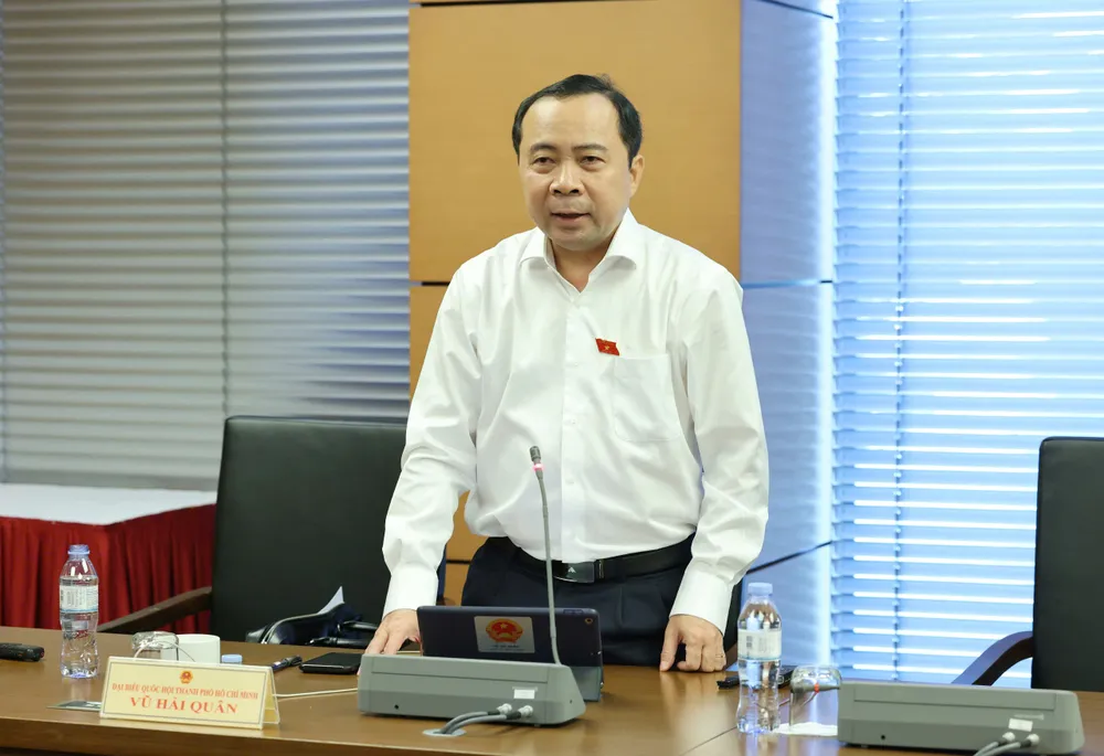 Đại biểu Vũ Hải Quân (TPHCM) phát biểu tại phiên thảo luận tổ.jpg