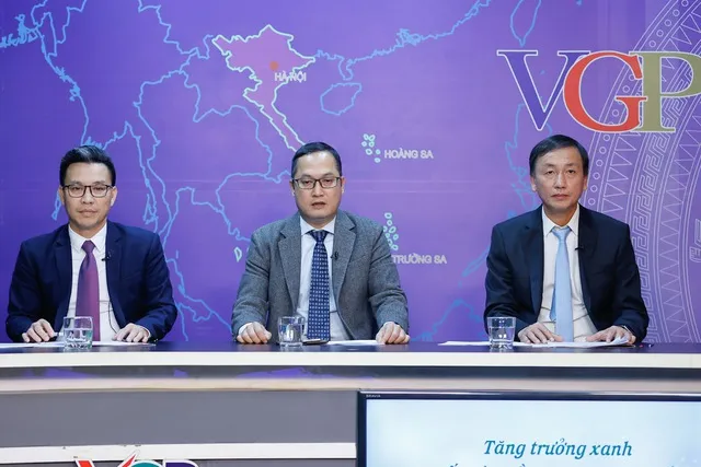 Các vị khách mời tham dự tọa đàm.jpg