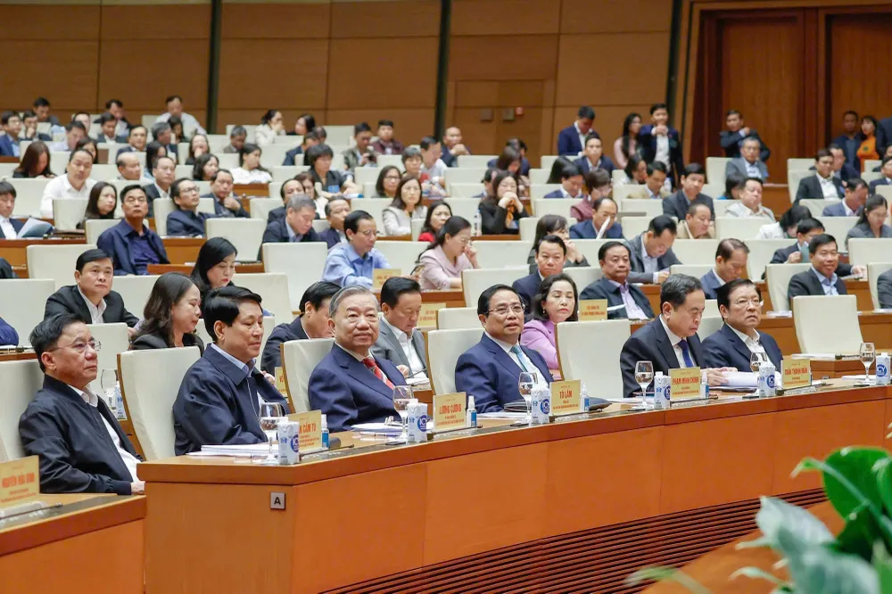 Các đồng chí lãnh đạo và các đại biểu dự hội nghị.jpg