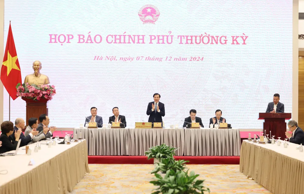 Quang cảnh họp báo Chính phủ chiều 7-12.jpg