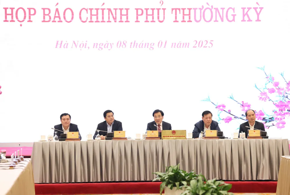 Họp báo Chính phủ chiều 8-1.jpg