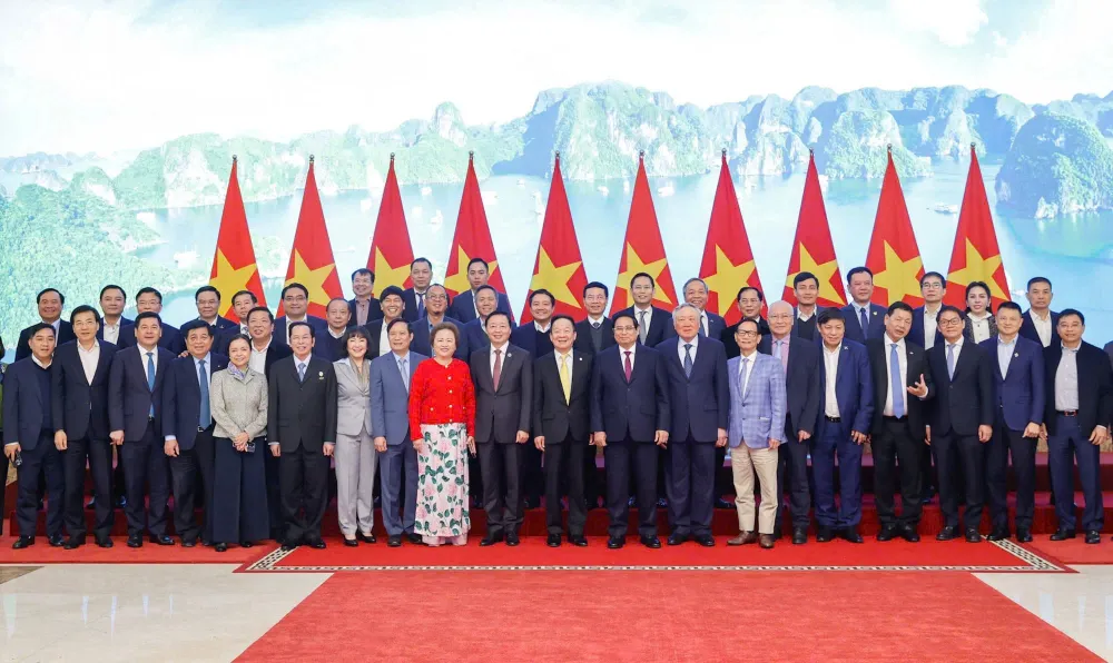 Thủ tướng Phạm Minh Chính và các đại biểu dự hội nghị.jpg