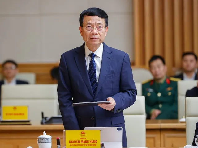 Bộ trưởng Bộ Thông tin và Truyền thông Nguyễn Mạnh Hùng.jpg
