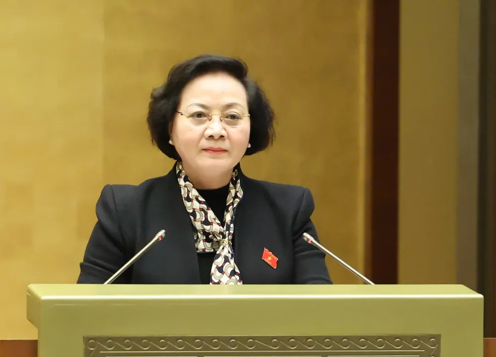 Bộ trưởng Bộ Nội vụ Phạm Thị Thanh Trà trình bày tờ trình về dự án Luật Tổ chức Chính phủ, chiều 12-2.jpg