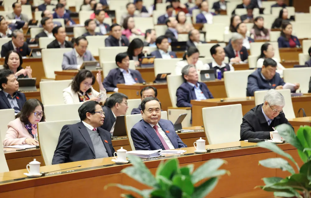 Các đại biểu dự phiên họp tại hội trường Diên Hồng, chiều 13-2.jpg