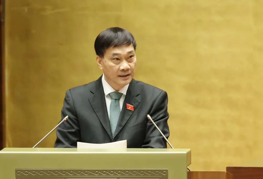 Chủ nhiệm Ủy ban Kinh tế Vũ Hồng Thanh trình bày các báo cáo thẩm tra, chiều 13-2.jpg