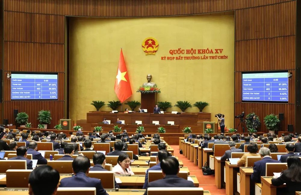 Các đại biểu Quốc hội bấm nút biểu quyết thông qua Luật Tổ chức Chính phủ (sửa đổi).jpg