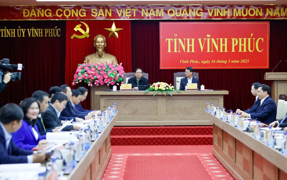 Thủ tướng Phạm Minh Chính chủ trì và phát biểu tại cuộc làm việc với Ban Thường vụ Tỉnh ủy Vĩnh Phúc, chiều 16-3. Ảnh VIẾT CHUNG.jpg