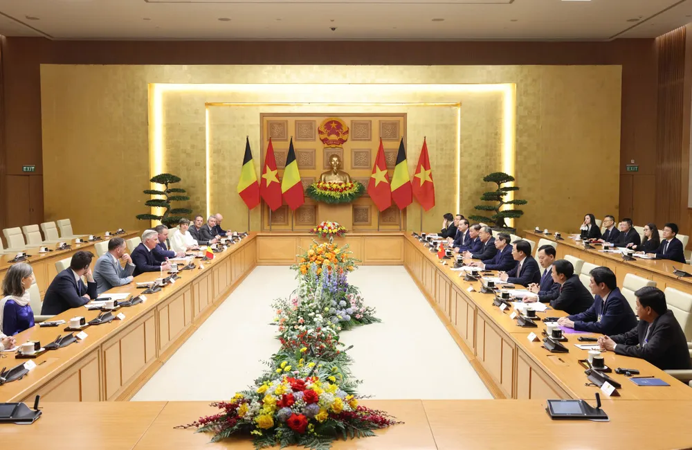 Thủ tướng Phạm Minh Chính hội kiến Nhà vua Vương quốc Bỉ Philippe, chiều 1-4. Ảnh QUANG PHÚC