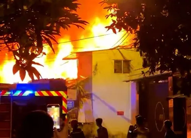 Phó Thủ tướng Nguyễn Hòa Bình chia buồn với gia đình người bị nạn trong vụ cháy tại Xóm Củi, Quận 8, TPHCM