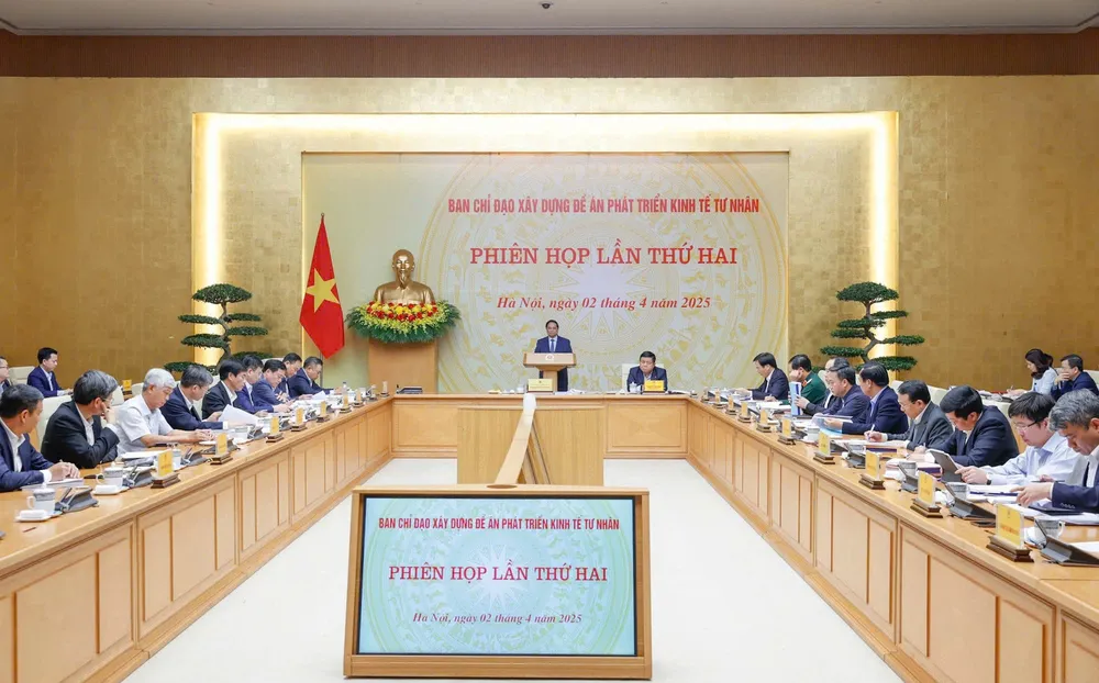 Thủ tướng Phạm Minh Chính chủ trì và phát biểu tại phiên họp thứ hai của Ban Chỉ đạo xây dựng Đề án Phát triển kinh tế tư nhân, chiều 2-4. Ảnh VIẾT CHUNG.jpg