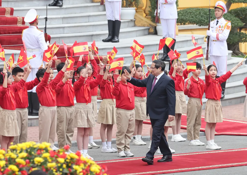 Thủ tướng Phạm Minh Chính chủ trì lễ đón Thủ tướng Tây Ban Nha Pedro Sánchez, sáng 9-4.jpg