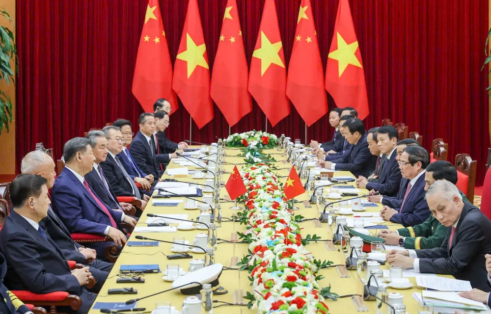 Thủ tướng Phạm Minh Chính hội kiến Tổng Bí thư, Chủ tịch nước Tập Cận Bình, chiều 14-4. Ảnh VIẾT CHUNG.jpg