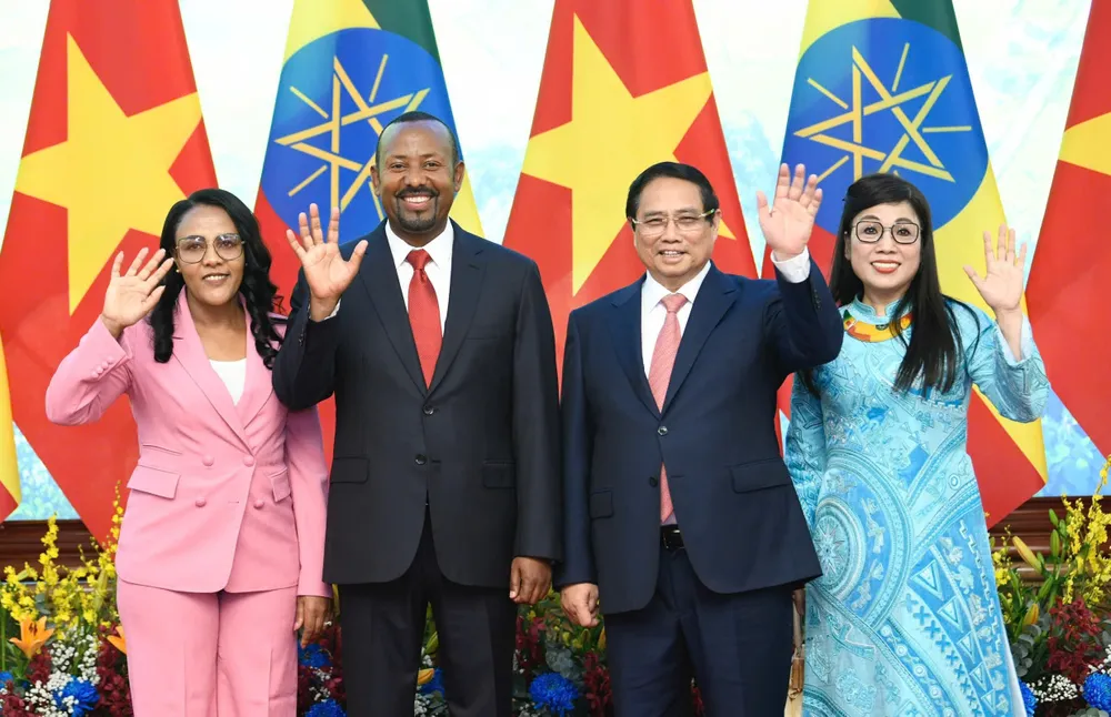 Thủ tướng Phạm Minh Chính và phu nhân chủ trì lễ đón Thủ tướng nước Cộng hòa Dân chủ Liên bang Ethiopia Abiy Ahmed Ali và phu nhân thăm chính thức Việt Nam, chiều 15-4.jpg