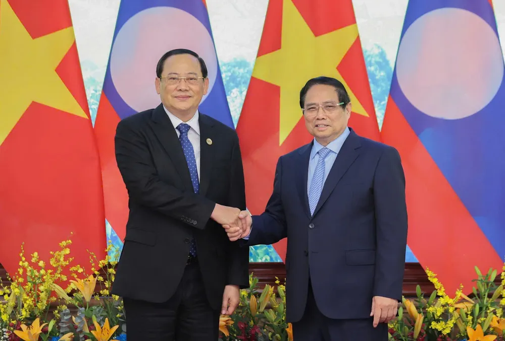 Thủ tướng Phạm Minh Chính gặp Thủ tướng Lào Sonexay Siphandone nhân chuyến sang Việt Nam tham dự Hội nghị thượng đỉnh P4G. Ảnh: VIẾT CHUNG