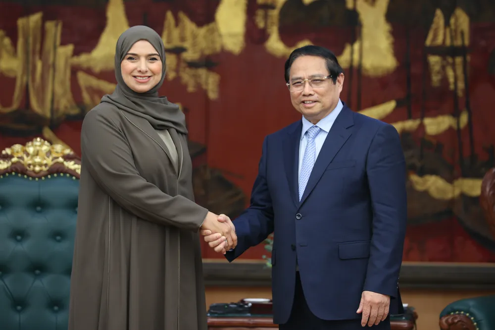 Thủ tướng Phạm Minh Chính và Bộ trưởng Biến đổi khí hậu và Môi trường UAE Amna bint Abdullah Al Dahak -.jpg