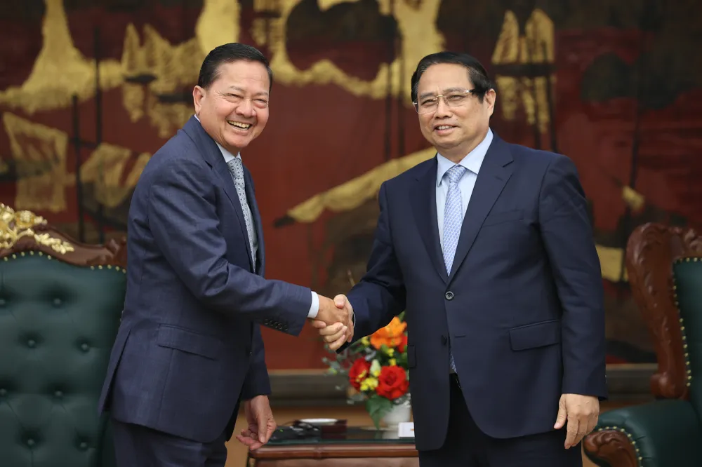 Thủ tướng Phạm Minh Chính và Phó Thủ tướng Campuchia Neth Savoeun. Ảnh: VIẾT CHUNG