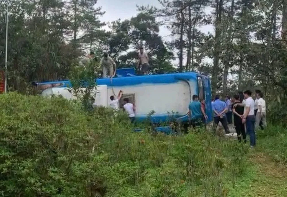 Hiện trường vụ lật xe 