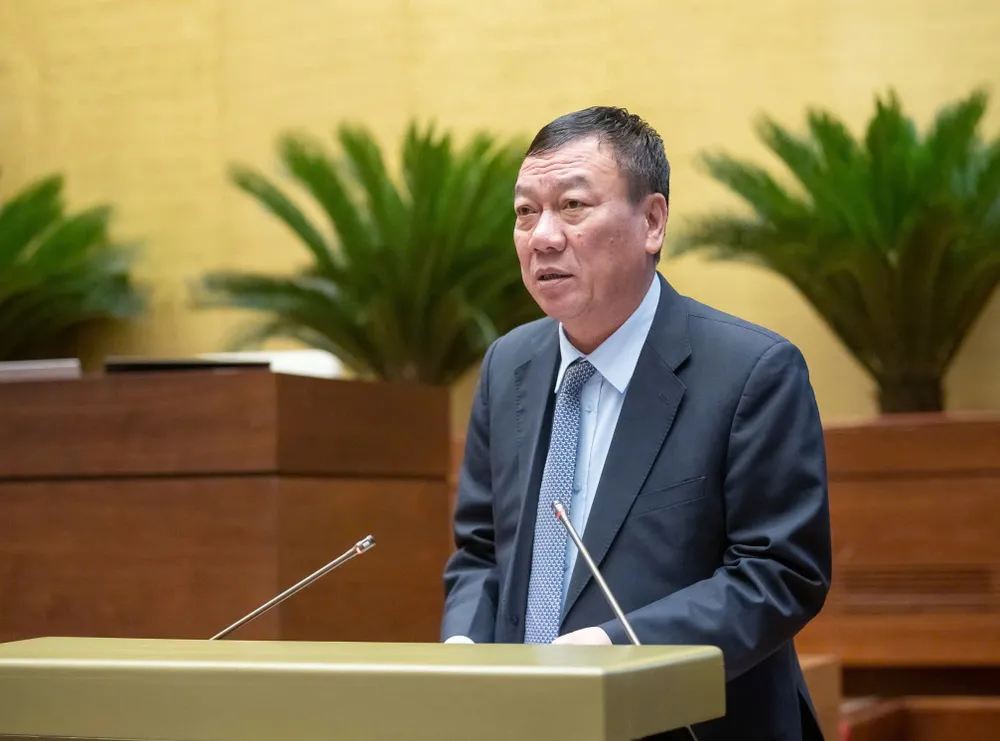 Tổng Thanh tra Chính phủ Đoàn Hồng Phong trình bày tờ trình dự án Luật Thanh tra (sửa đổi), sáng 8-5. Ảnh: VIẾT CHUNG