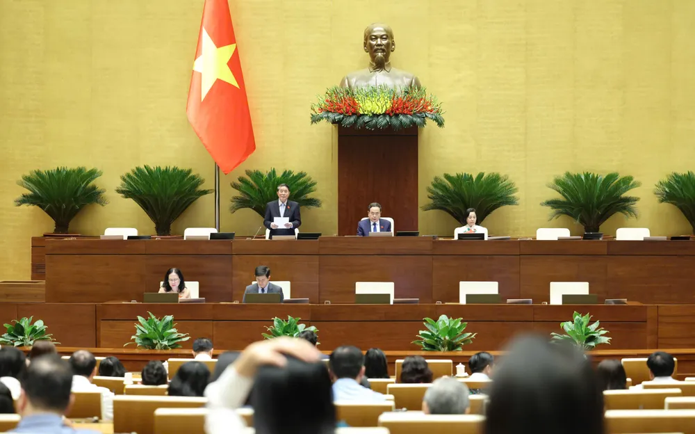 Quốc hội thảo luận tại hội trường, sáng 15-5. Ảnh QUANG PHÚC.jpg