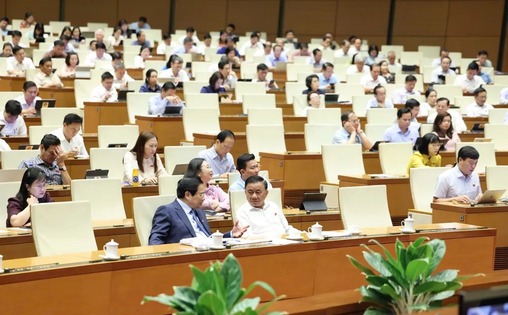 Thủ tướng Phạm Minh Chính và các đại biểu dự phiên họp sáng 15-5. Ảnh QUANG PHÚC