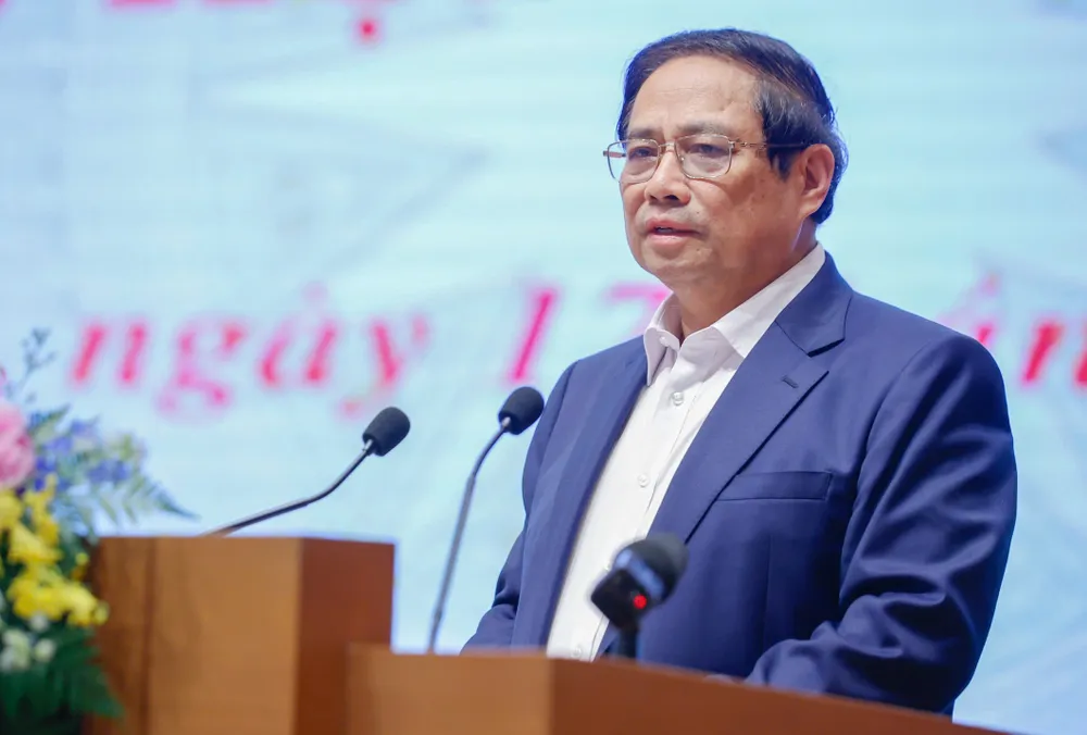 Thủ tướng yêu cầu cương quyết cắt bỏ các thủ tục rườm rà, gây phiền hà cho người dân và doanh nghiệp. Ảnh: VIẾT CHUNG