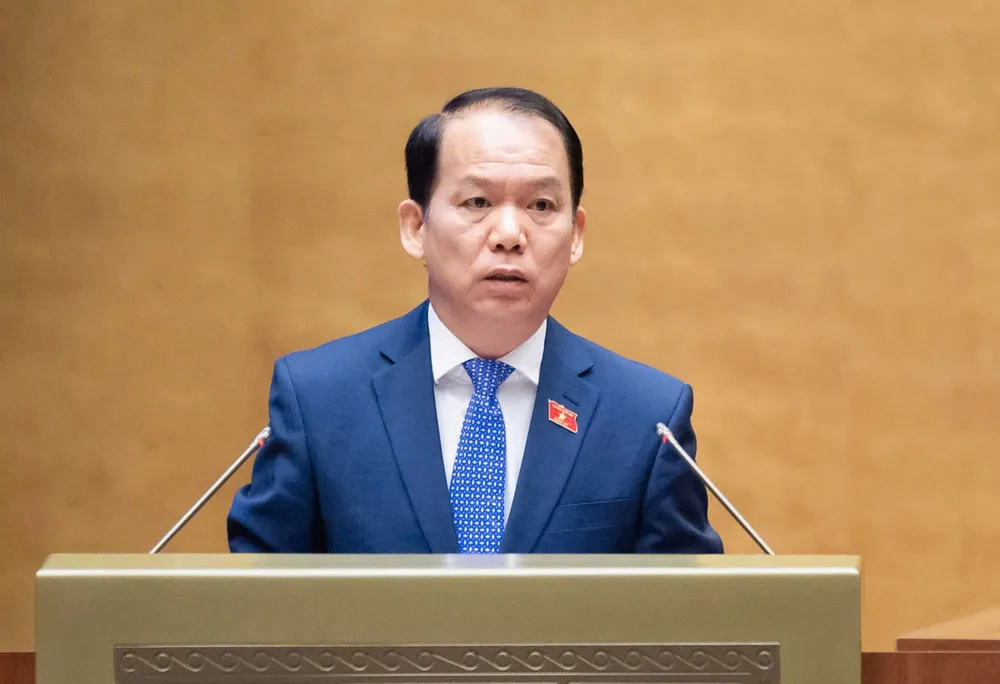 Chủ nhiệm Ủy ban Pháp luật và Tư pháp của Quốc hội Hoàng Thanh Tùng trình bày báo cáo thẩm tra dự án Luật Tương trợ tư pháp về hình sự, sáng 26-5. Ảnh: VIẾT CHUNG