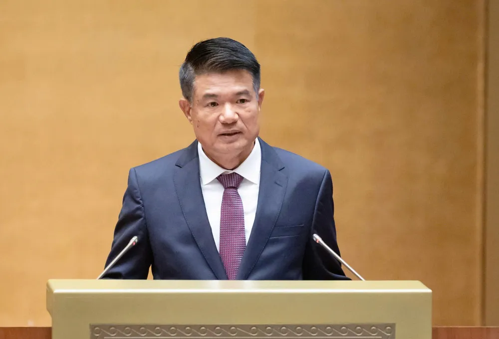 Viện trưởng Viện kiểm sát nhân dân tối cao Nguyễn Huy Tiến trình bày tờ trình dự án Luật Tương trợ tư pháp về hình sự, sáng 26-5. ẢnhnVIẾT CHUNG.jpg