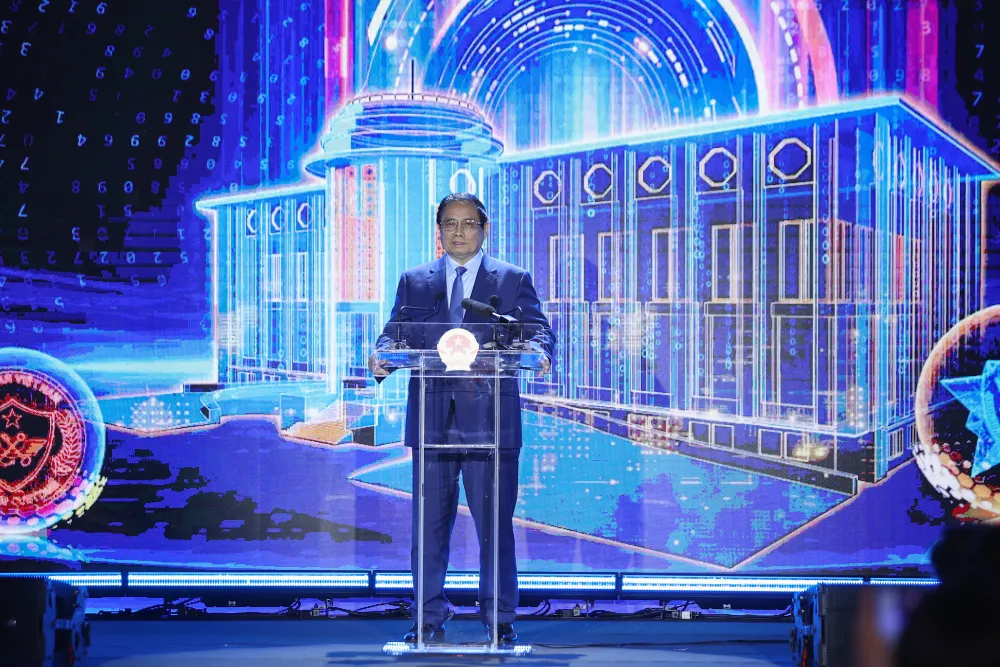 Thủ tướng Phạm Minh Chính phát biểu tại sự kiện "Ngày chuyển đổi số ngành ngân hàng năm 2025" và công bố chương trình tín dụng 500.000 tỷ đồng. Ảnh: VIẾT CHUNG