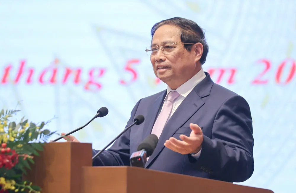 Thủ tướng yêu cầu giải quyết xong các yêu cầu, khó khăn của doanh nghiệp trong vòng 2 tuần. Ảnh: VIẾT CHUNG