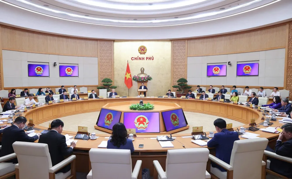 Chính phủ thực hiện phân quyền, phân cấp; phân định thẩm quyền của chính quyền địa phương 2 cấp trong các lĩnh vực